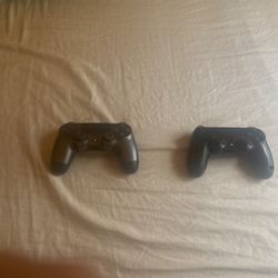 2 PS4 Controllers 