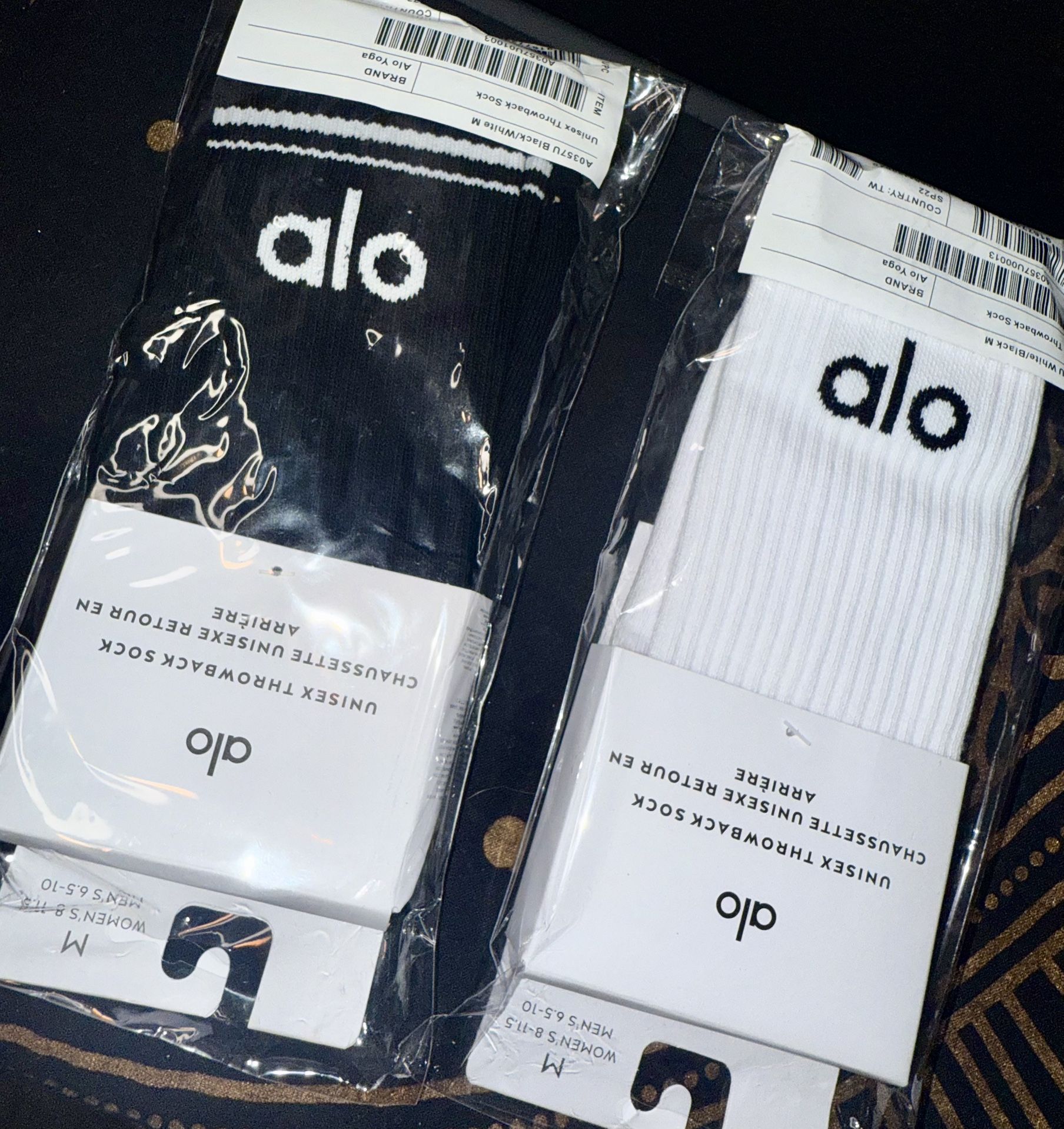 Alo Unisex Throwback Socks Bundle β Size M - $48 Retail