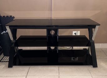 Entertainment center / tv stand