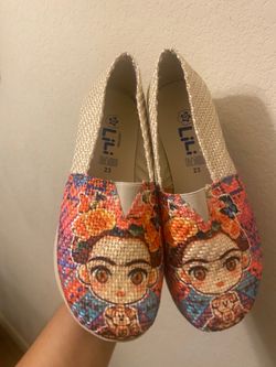 🚨💲1️⃣0️⃣💲🚨✨New•Nuevos ✨ 🛍️ Frida Kahlo Shoes 🌸Size 23 Mexico USA size 6🌸