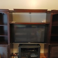 Great Condition Solid Wood Entertainment Center