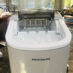 Frigidaire Ice Maker, Like New 