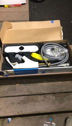 MOEN Pullout Kitchen faucet