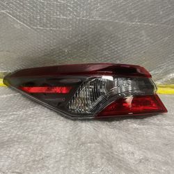 2021-2024 TOYOTA CAMRY XSE XLE RIGHT TAIL LIGHT