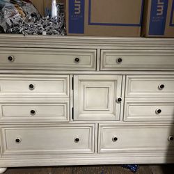 Dresser With Mirror- 6 Drawers 