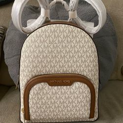 Brand new medium Michael Kors backpack 🎒