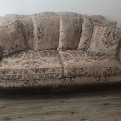 Couch Must Pickup Woodstock