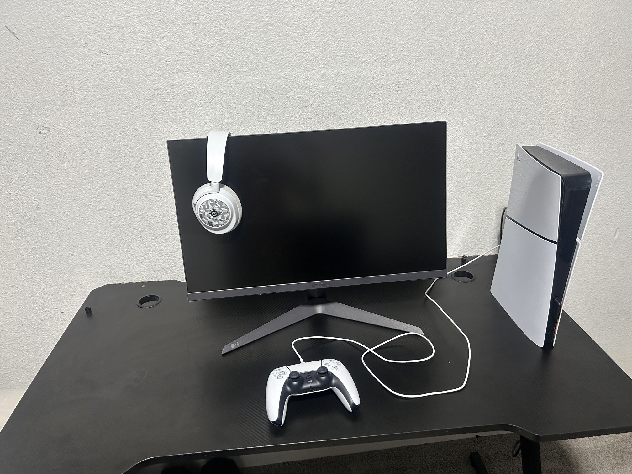 ps5 with lg monitor and steel series headset