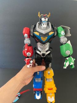 Playmates VOLTRON Legendary Defender Toy 15" Figure 2017 Netflix Talk & Lights