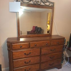 DRESSER WITH MIRROR 