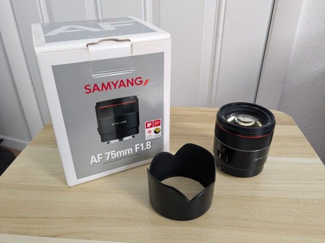 Samyang 75mm F1.8 Lens Doe Sony E Mount Cameras In Like New Cond!