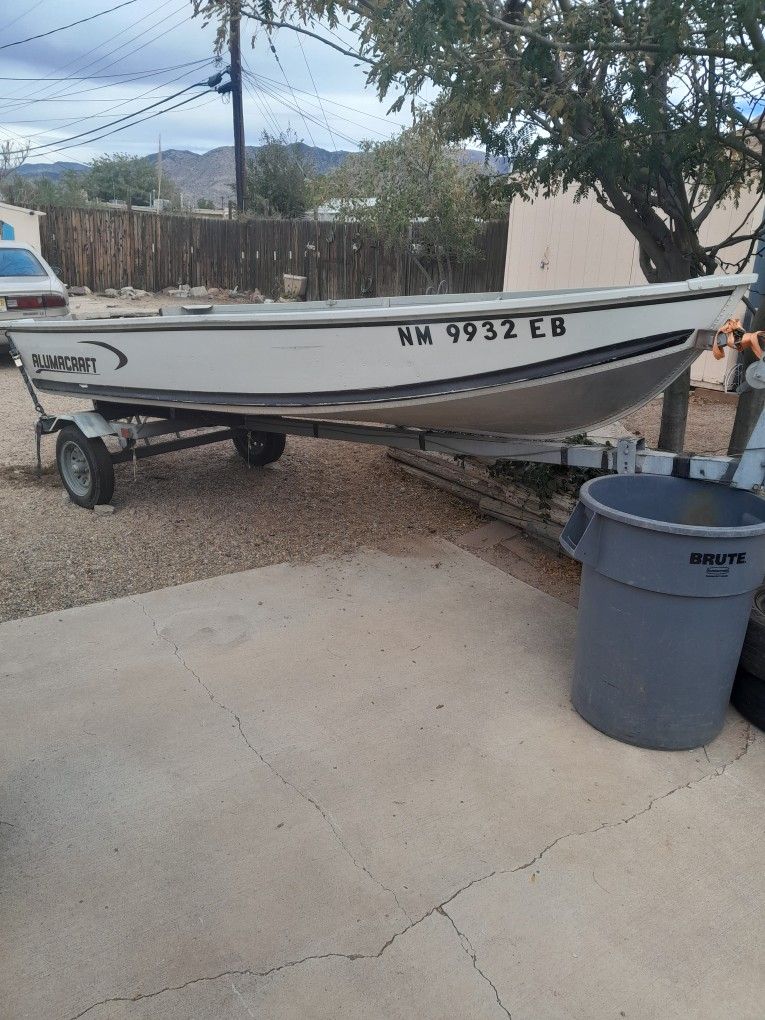14' Alumicraft Boat With Trailer