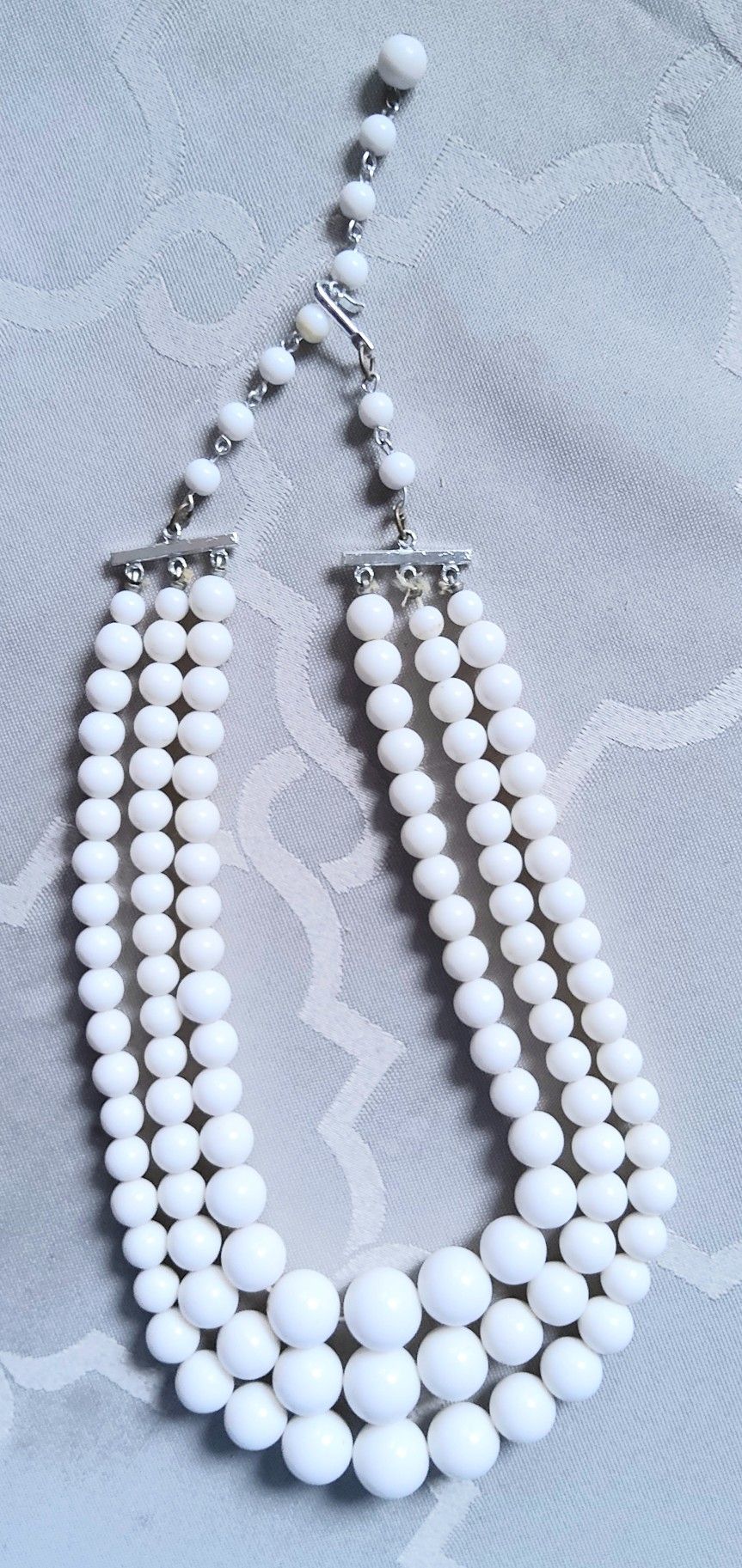 Vintage white beaded choker