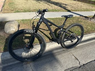 Giant Stance Mountain Bike
