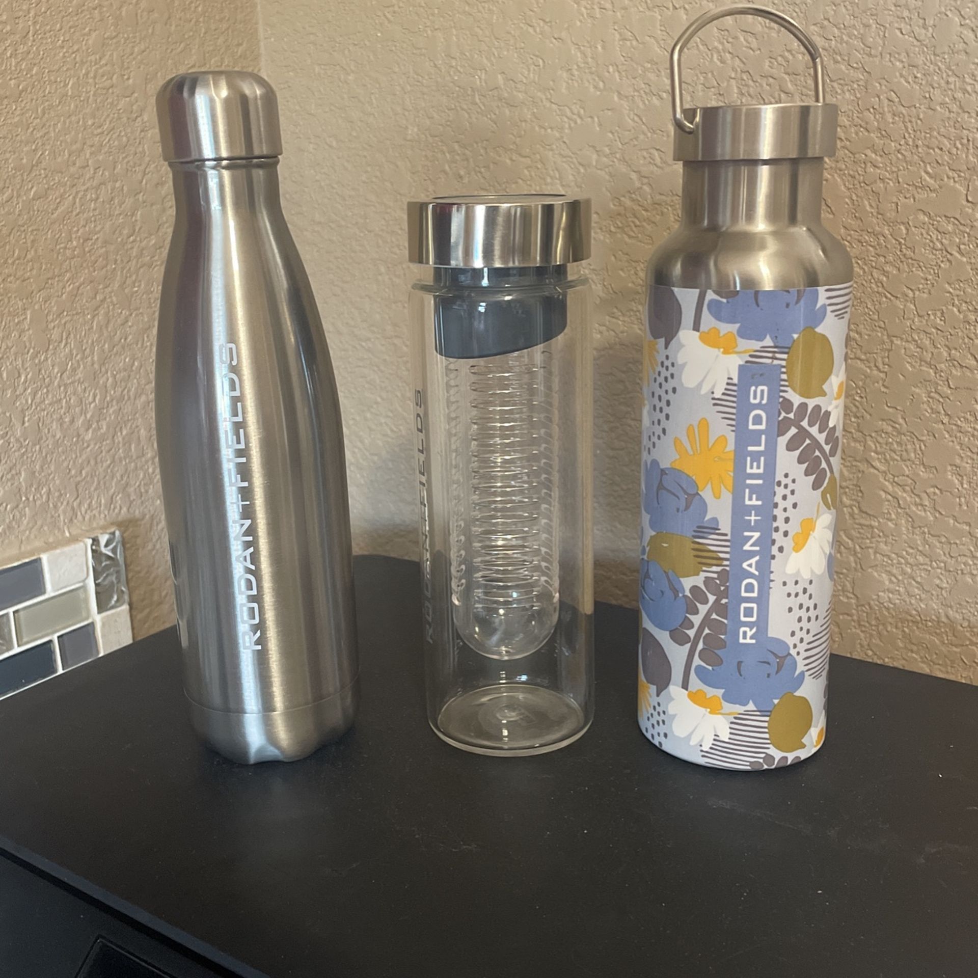 Rodan and Fields Beverage containers