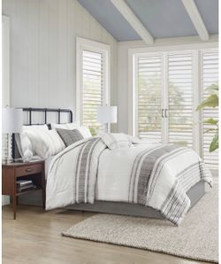 Harbor House Morgan Jacquard Queen Comforter Set 6 Pieces (Brand new)