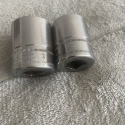 Snap on  tools 1/2.     22mm and 24mm socket 