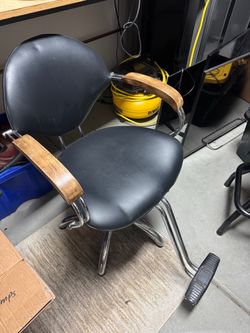 Barber chair salon chair