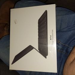 iPad Smart Keyboard Folio