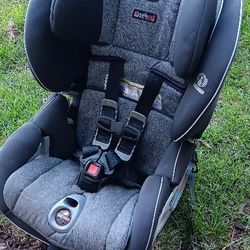 BRITAX BOULEVARD CLICK TIGHT CONVERTIBLE CAR SEAT