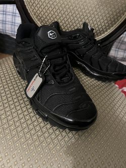 Black Nike TN