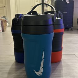 64 Oz Wattle Jug x 3