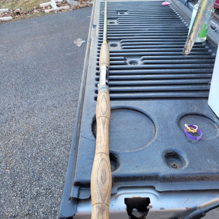 6 foot 6 inch heavy action boat rod With Roller Tip