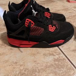 Jordan’s 4 Red Size 8 Men’s 