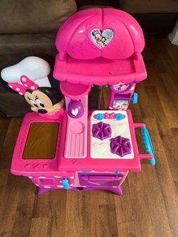 Disney Mini Mouse kids kitchen/stove