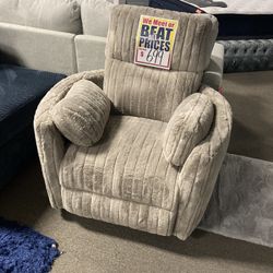 Cozy Recliner! $599! Easy Financing! ☎️✨✅ 