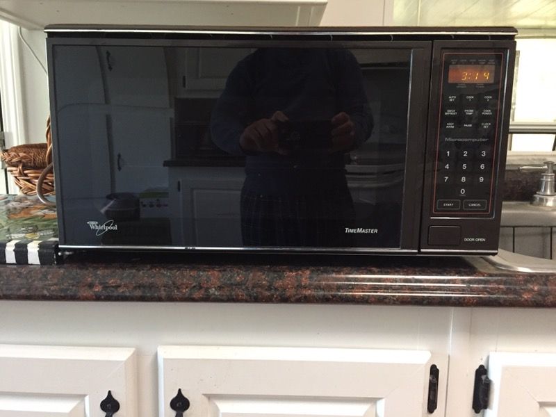 Whirlpool TimeMaster Microwave Oven
