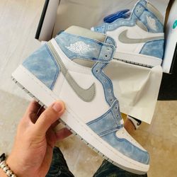 DS Nike Hyper Royal Jordan 1 High OG