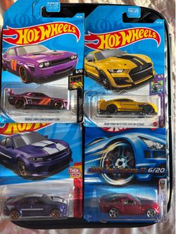 lot of 4 hotwheels Mustang Dodge challenge