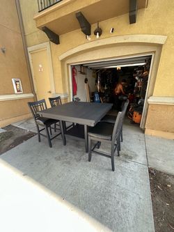 Dinning room table
