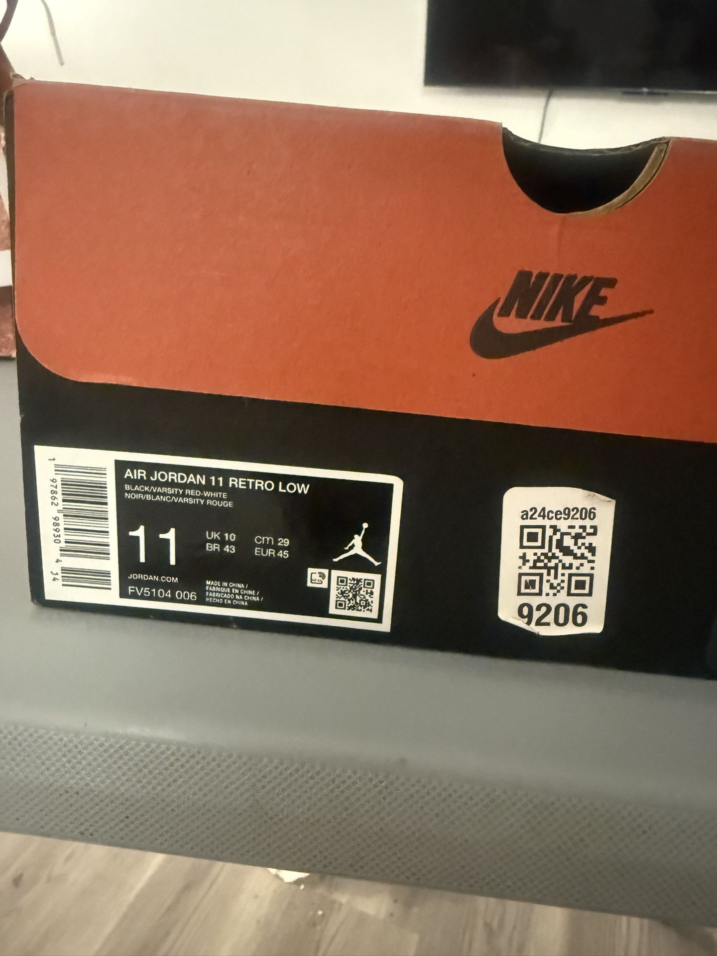 Jordan 11 Low Bred