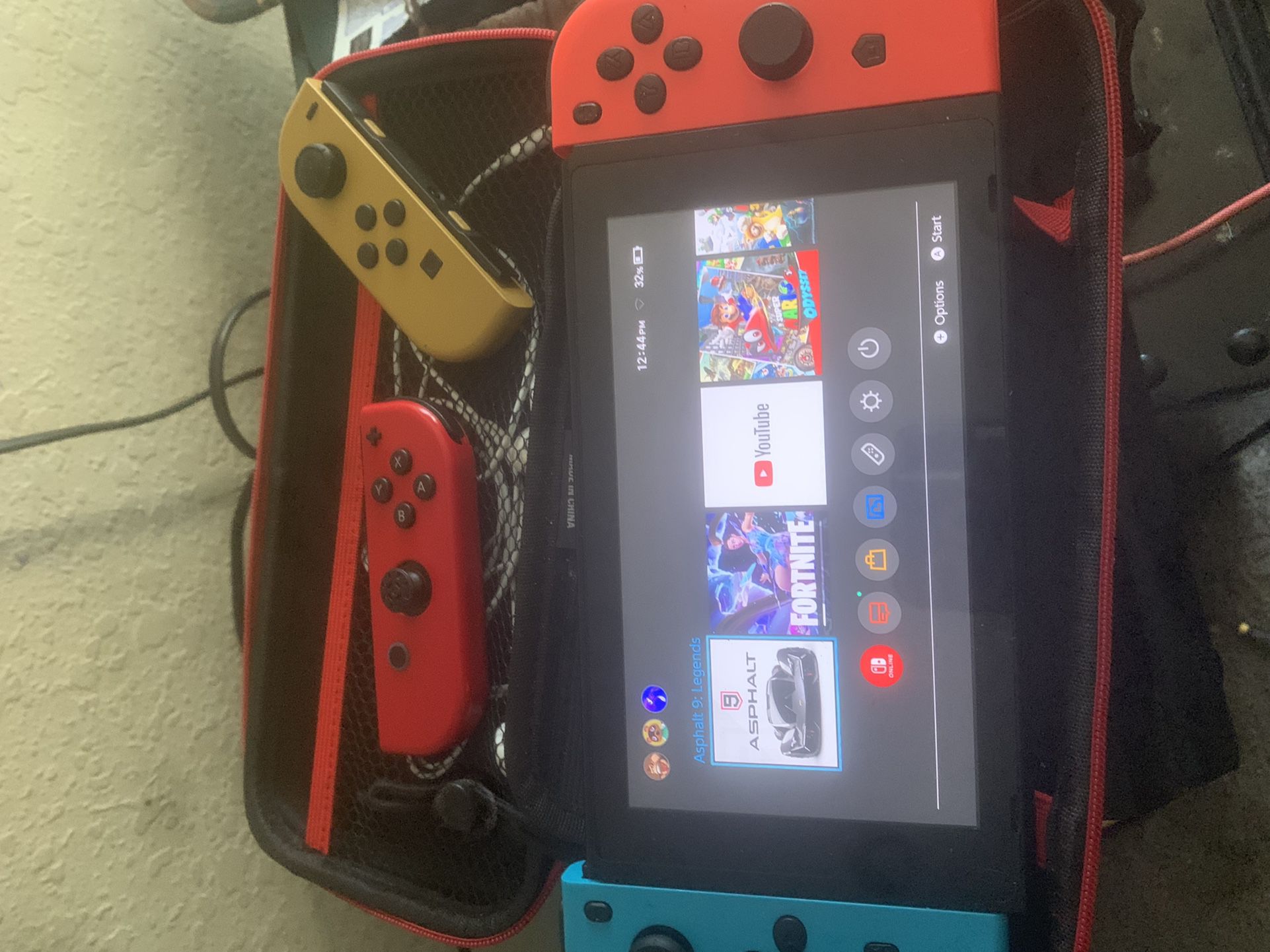 Nintendo Switch Come With 4 Controller 
