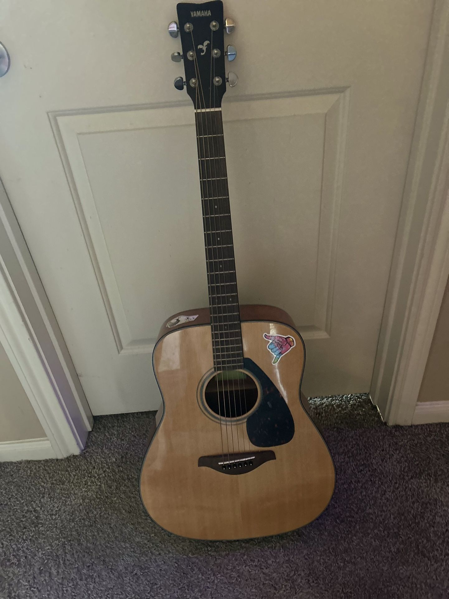 YAMAHA Acoustic Guitar With Case