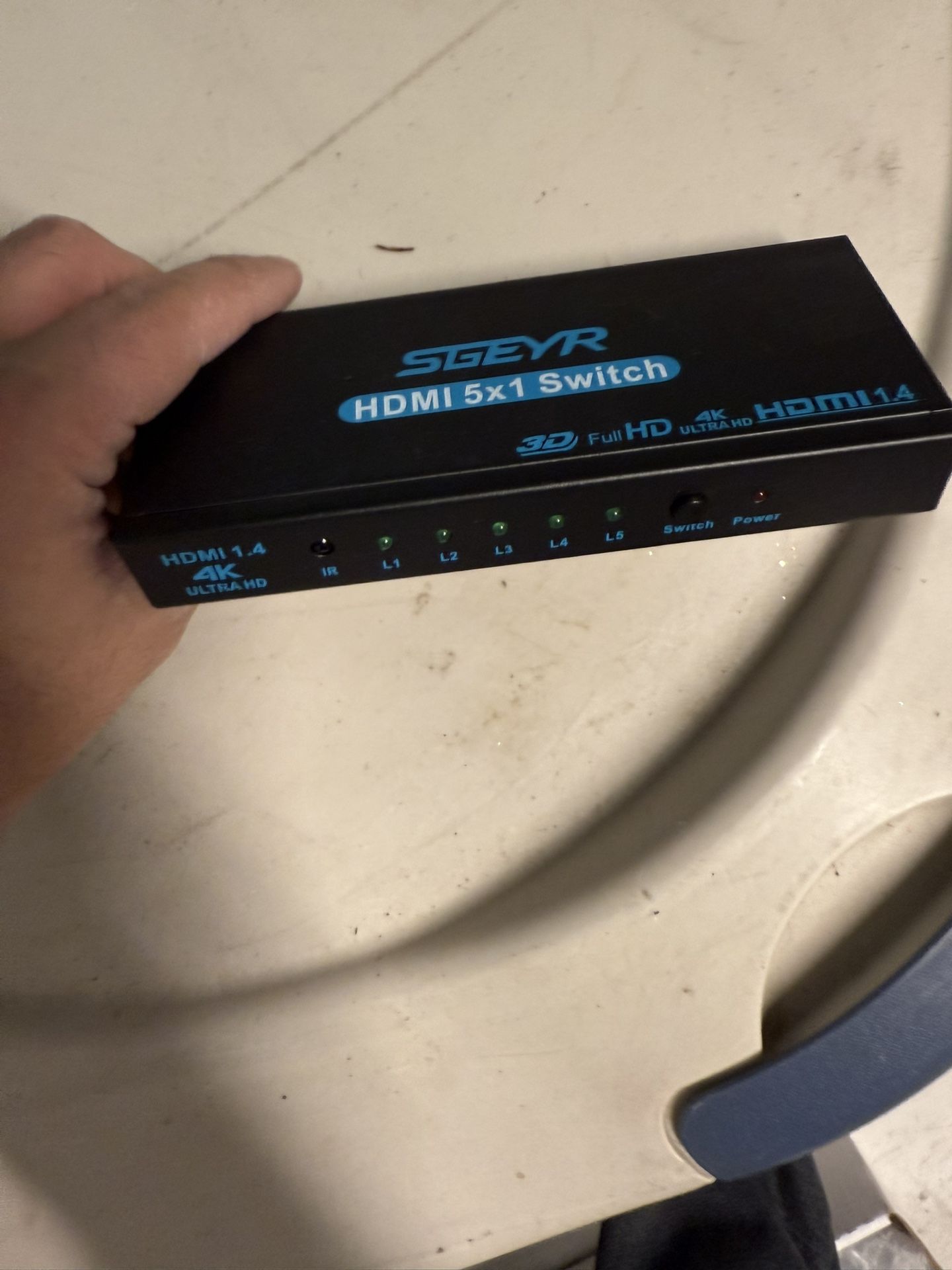Sgeyr Hdmi 5x1 switch-dont have plug or Homi