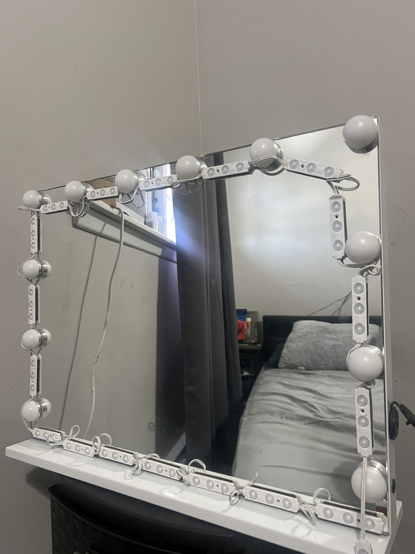Vanity Mirror With Lights 