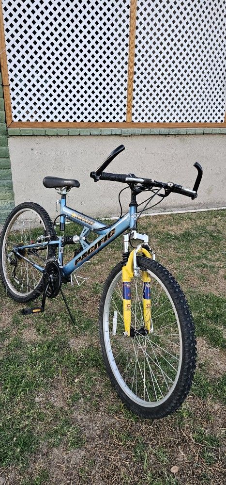 ** Full suspension Pacific YX 2200 Mountain Bike**
