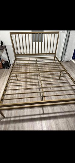 Bed frame queen