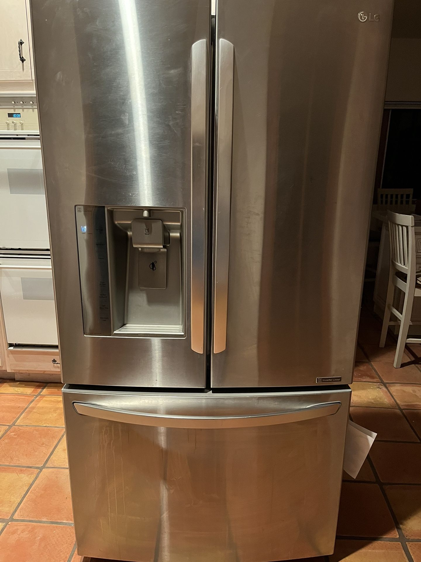 LG Refrigerator Fridge French doors with icemaker and water in the door