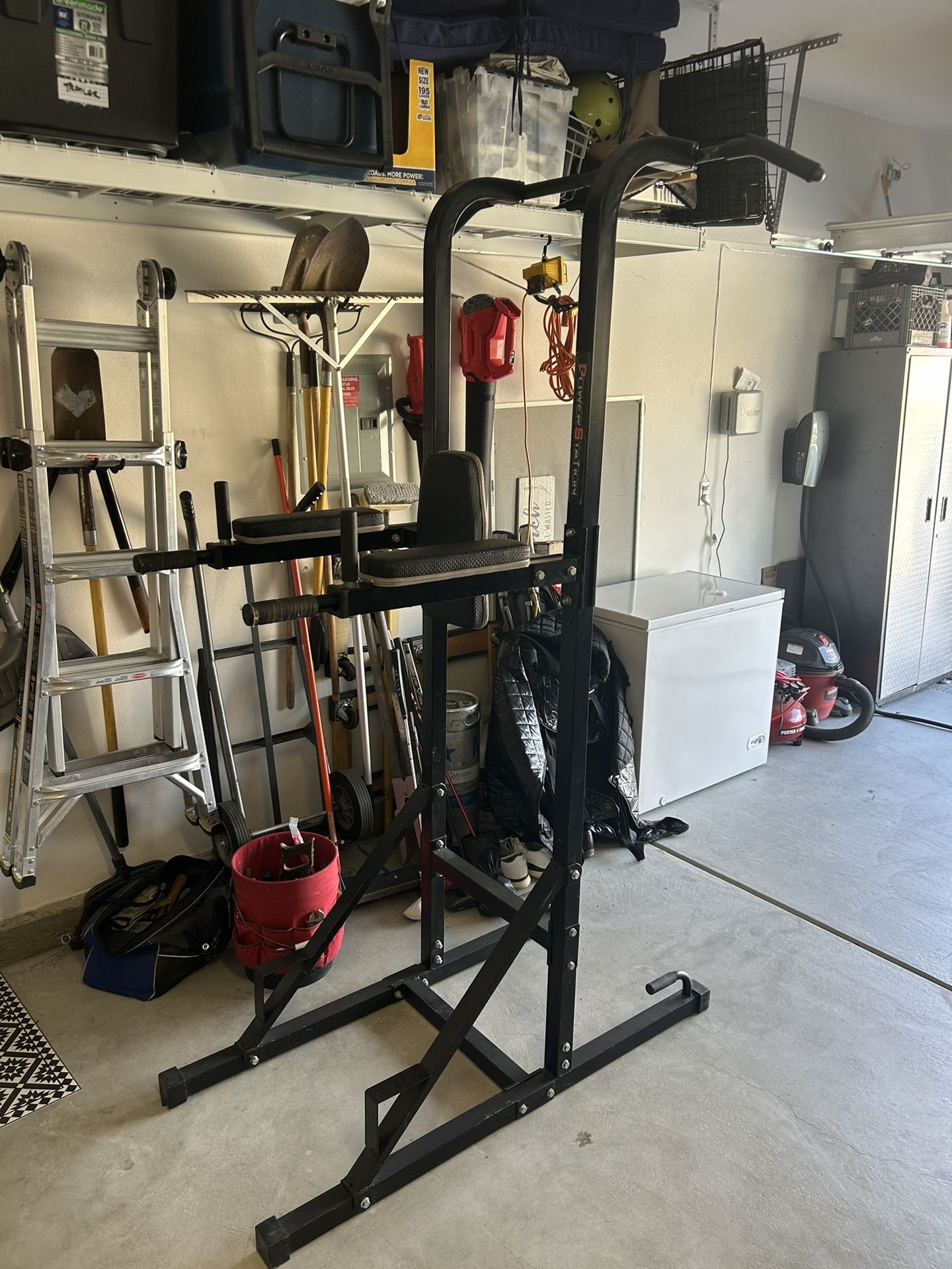 Power Tower Pull Up / Dip Station
