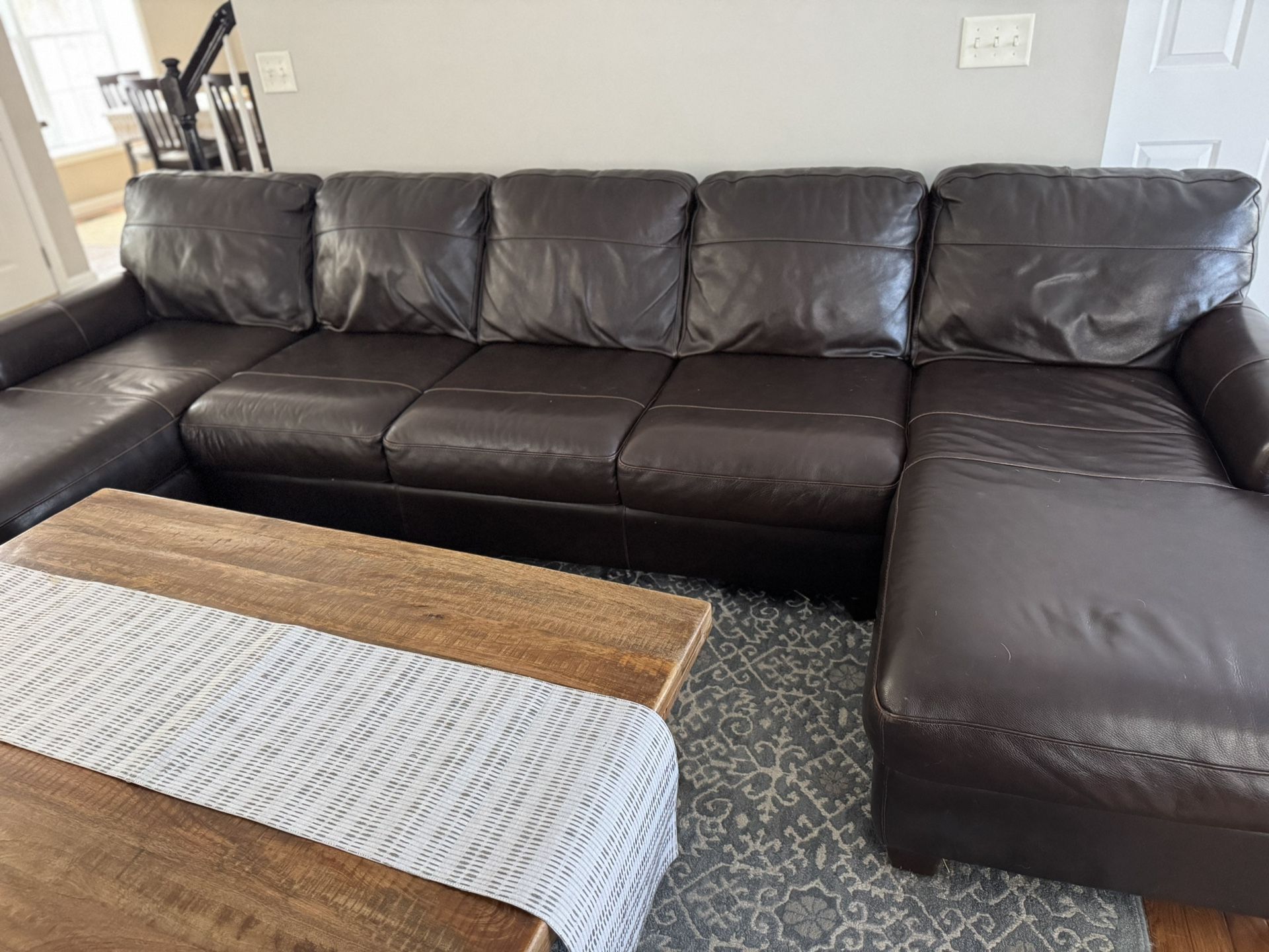 Pista Leather couch