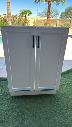 24” Vanity with top. White