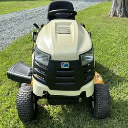 Cub Cadet LTX 1042 Hydrostatic Riding Lawnmower 
