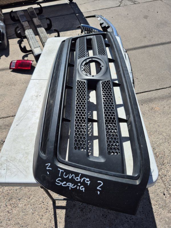 Toyota Tundra Grille Oem