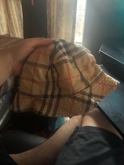 Burberry bucket hat