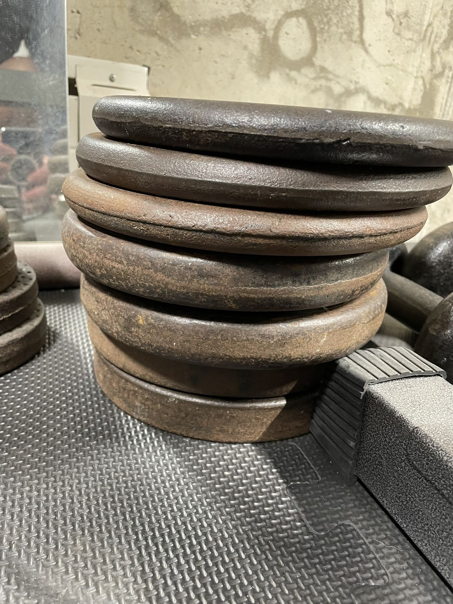 Around 160-180lbs Of Dumbbell Weights. Bars With Clips.
