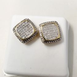 10k Gold Pair Of Earrings With Diamonds 